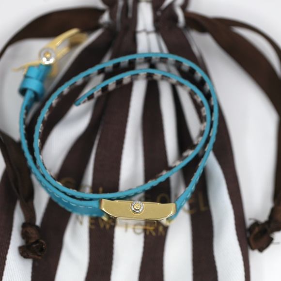 90's Henri Bendel Gold and Green Bracelet Watch - Picture 4 of 8